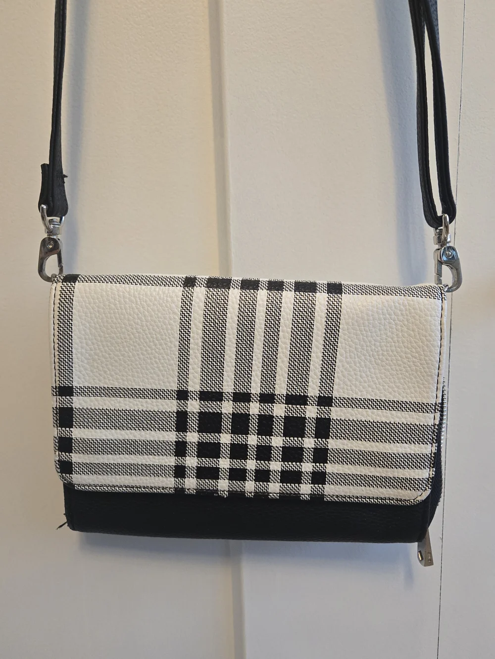 thirty-one Black and White Plaid Crossbody Bag - Picture 1 of 8